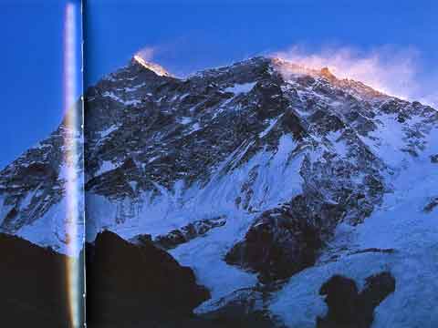 
Makalu Sunrise From Base Camp - Los Ochomiles: Karakorum e Himalaya book
